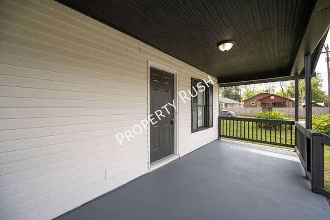 3818 Chandler Ave