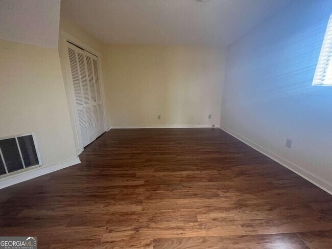 Photo - 3208 Lake Rd Cir