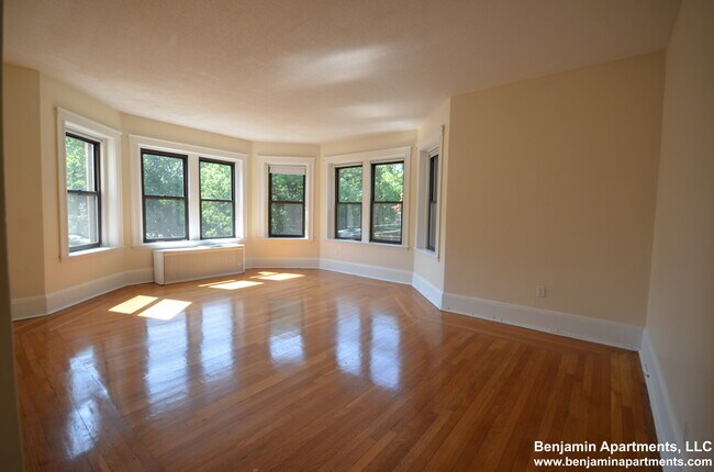 Building Photo - 271 Saint Paul St Unit 1 Rental