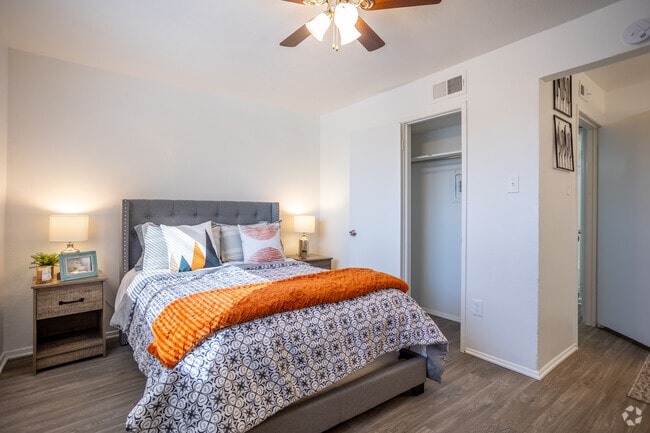 1BR - 662SF - Bedroom - Pasadena Apartments