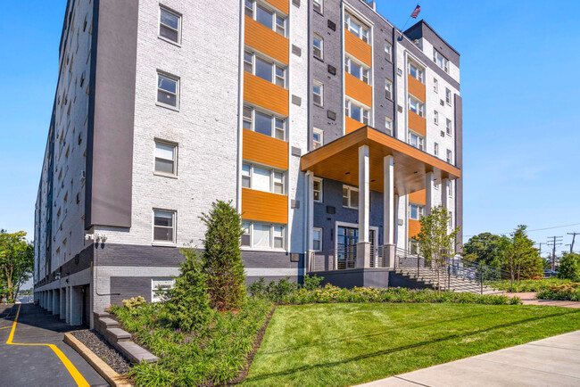 Beautiful Modern facade - Colony House Apartments