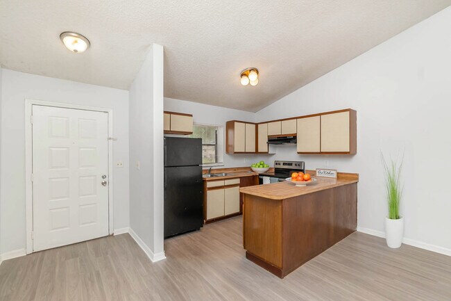 Photo - 374 Cocoa Ct