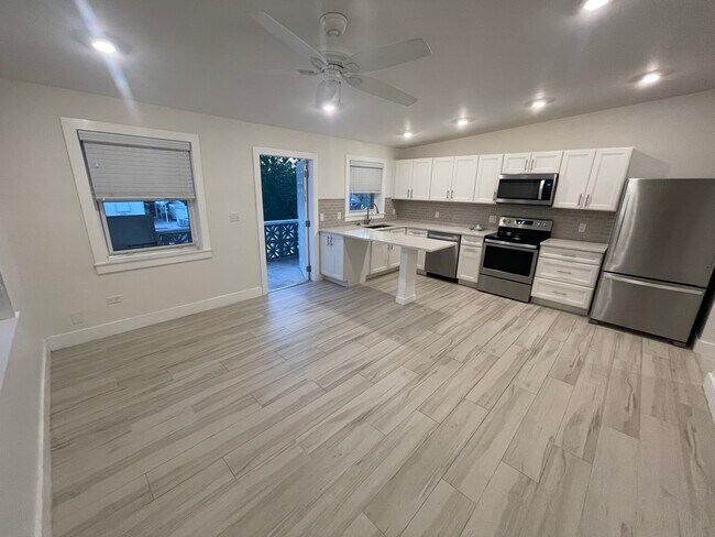 Photo - 127 Monroe Dr Unidad 1