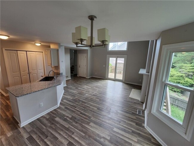 Photo - 156 Stoneforest Dr