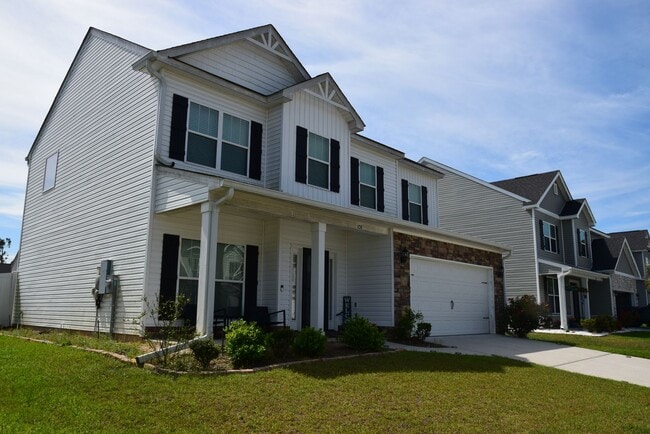 Photo - Spacious 4 bed, 2.5 bath Home with Neighborhood Amenities!