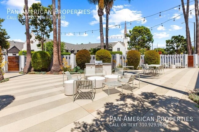 Photo - 5136 E Livingston Dr Unit 4