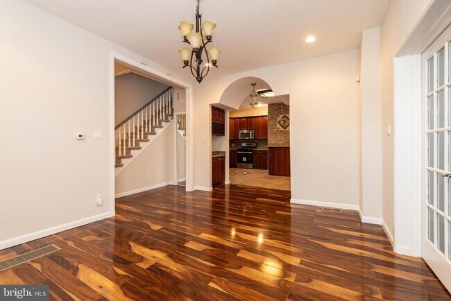 Photo - 724 E Locust Ave