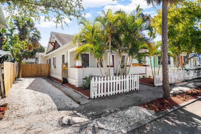 Photo - 620 7th Ave N