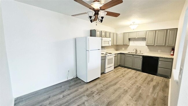 Photo - 401 SE 12th St