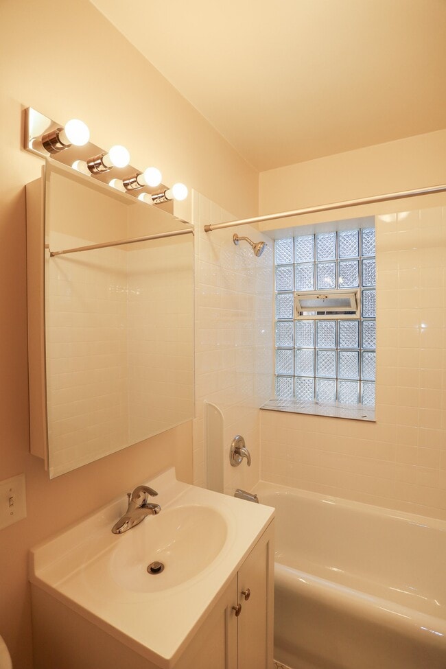 Photo - 2958 N Seeley Ave Unit 3