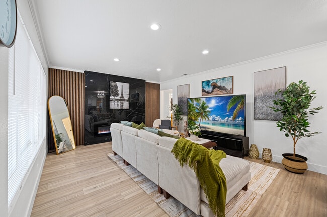 Photo - 606 S Sunshine Ave
