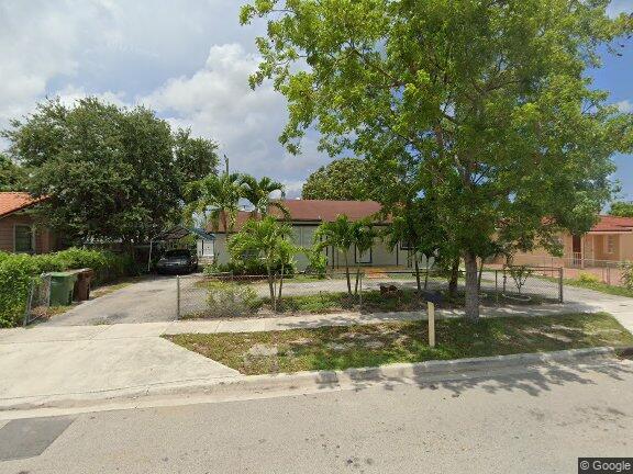 Photo - 741 E 8th St