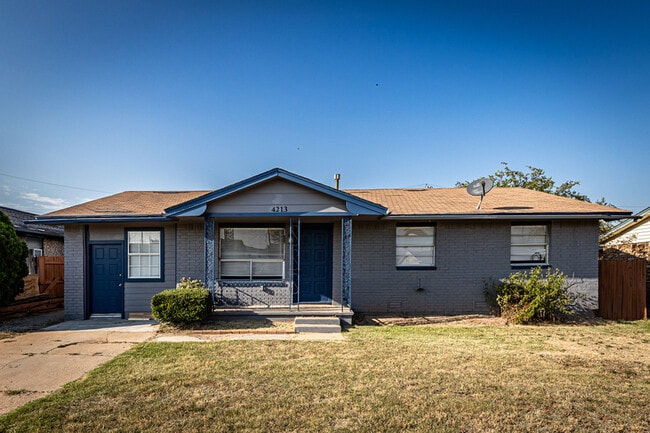Building Photo - 4213 SW Summit Ave Rental