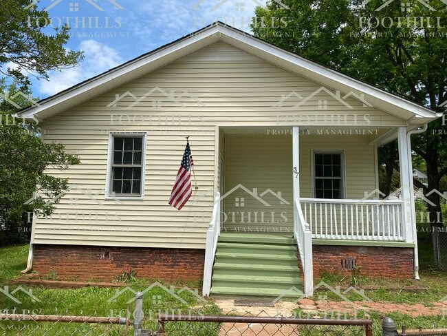 Building Photo - Charming 2 Bed, 1 Bath Home with Spacious ...