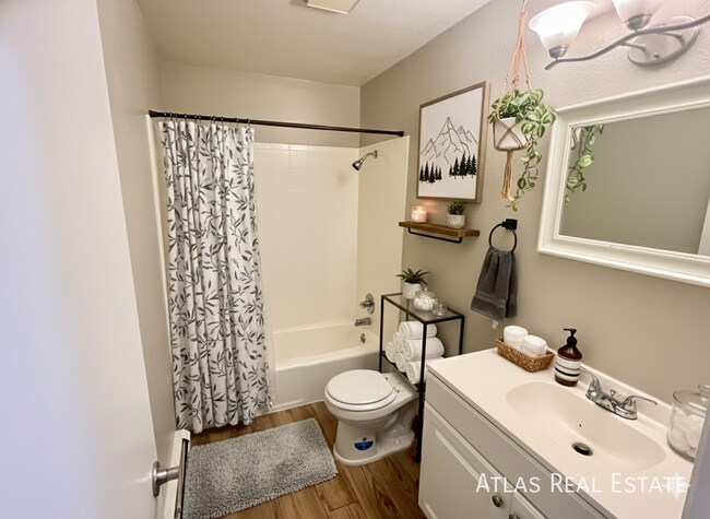 Photo - 405 St Vrain Pl Unidad 202