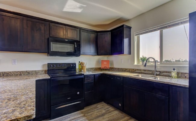 Photo - Fantastic 2 Bedroom Condo Avail 5/13