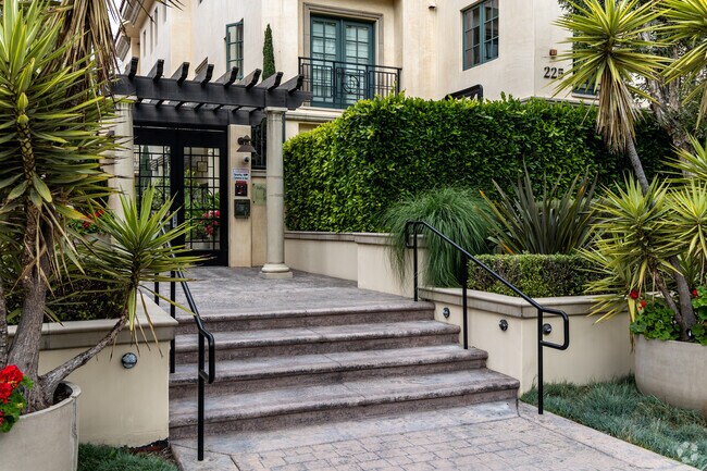 Entrada al edificio - Villa Hamilton Park