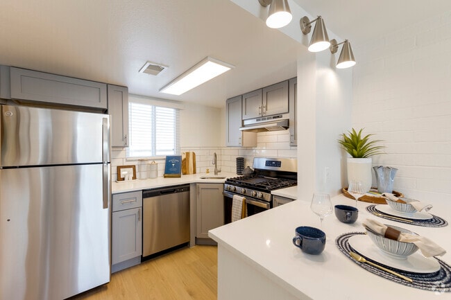 Studio - 470SF - Kitchen