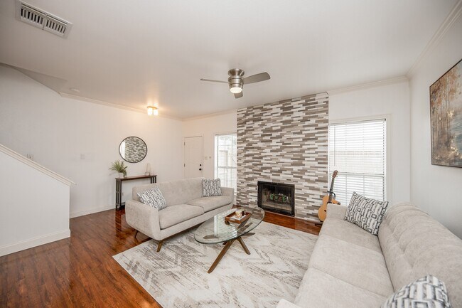 Photo - 2842 Holly Hall St