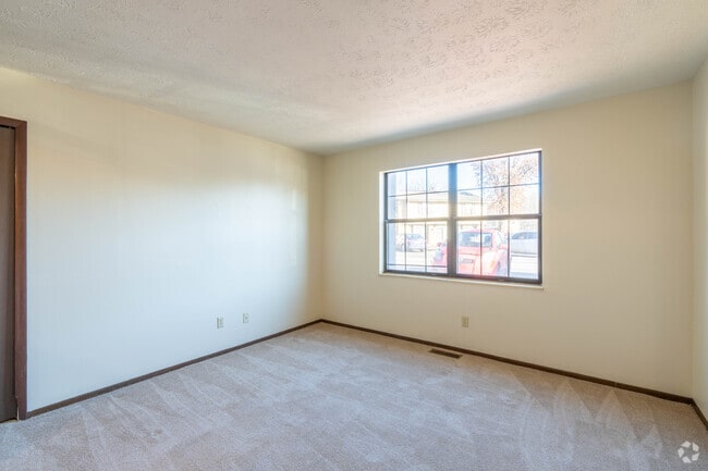 1BR, 1BA - 563SF -Kiser - living Room