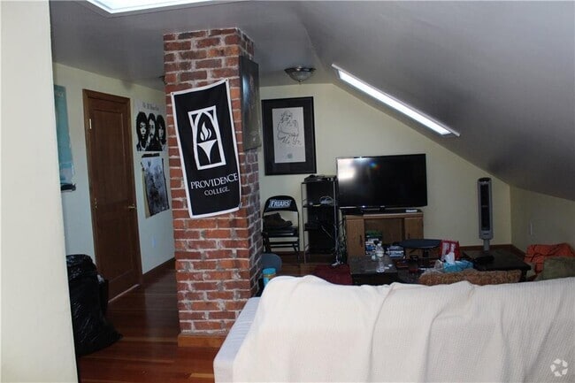 Building Photo - 141 Pembroke Ave Rental