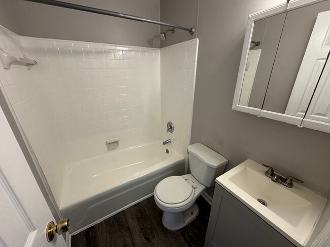 Building Photo - 908 4th Ave W Unit Apt 1