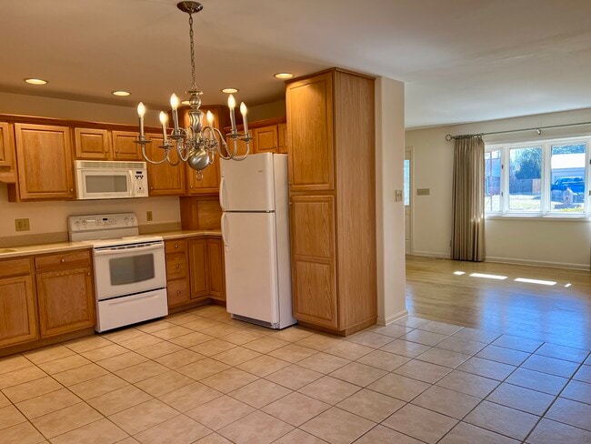 Photo - 6600 E Oak St