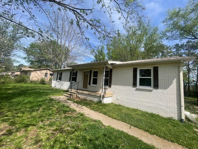 Building Photo - 4204 Pamela Dr