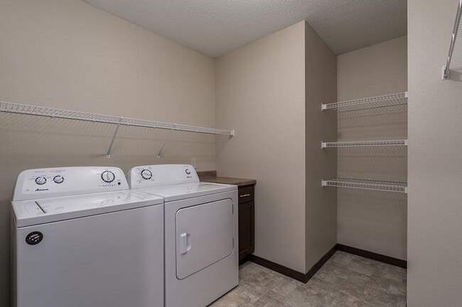 LAKESIDE APTS OF WINDOM