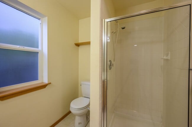 Photo - Well-maintained 3 bedrooms 2.5 bath townhouse located in the heart of Lake City/Northgate