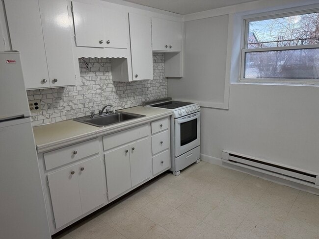 Building Photo - 57 Newbury St Unit A