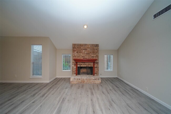 Photo - 5407 Oakhaven Ln