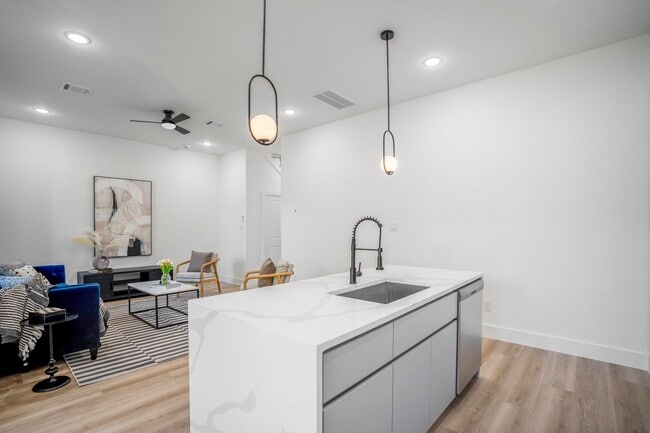 Photo - 4201 Oats St