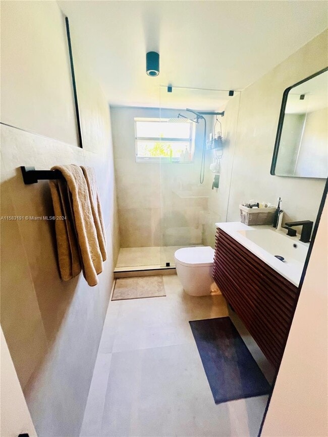 240 Collins Ave Unit 4A