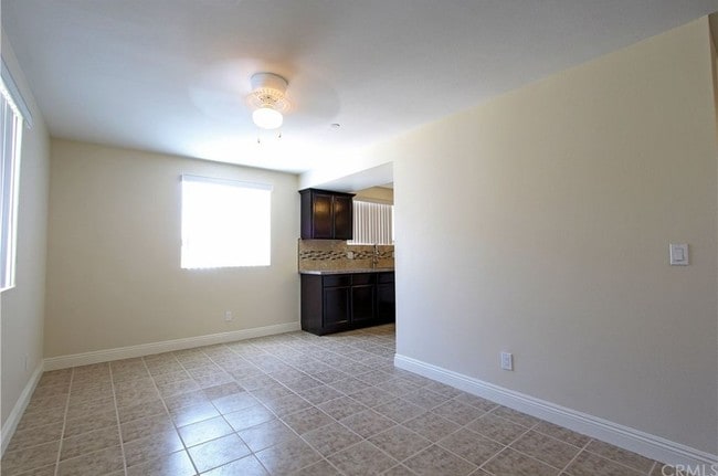 Photo - 343 E 37th St