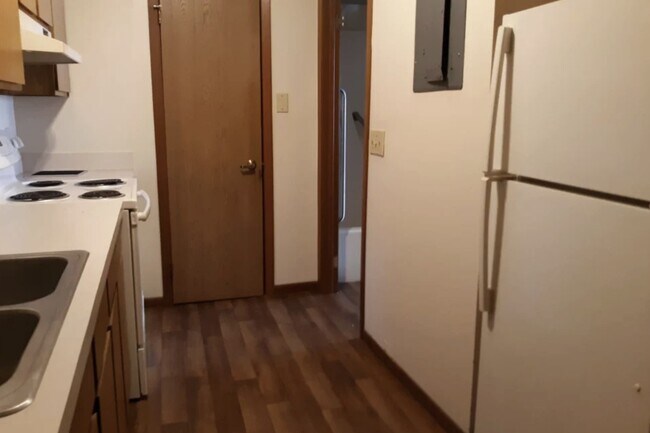 Photo - 700 W Main St