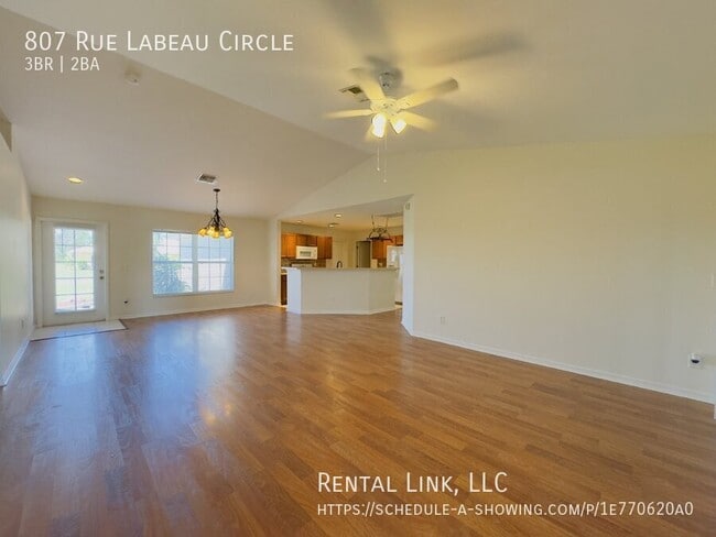 Photo - 807 Rue Labeau Cir