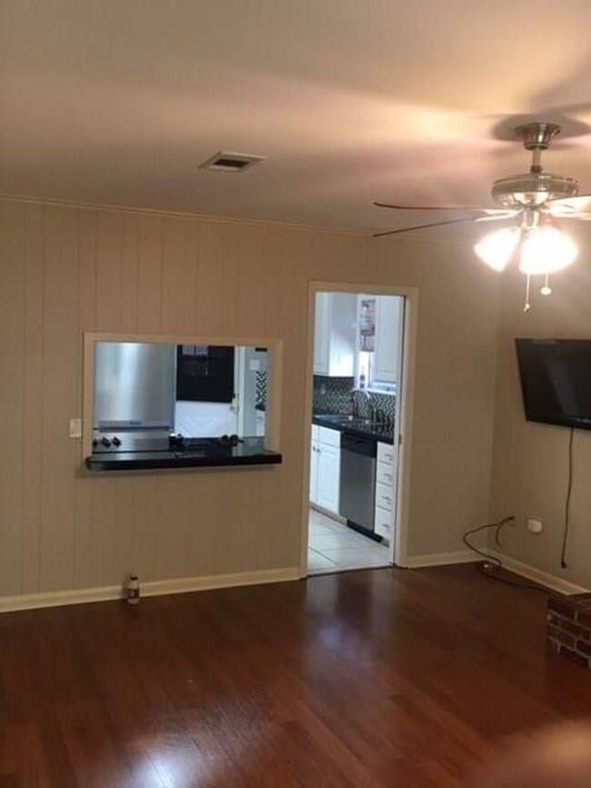 1107 Lancaster Dr