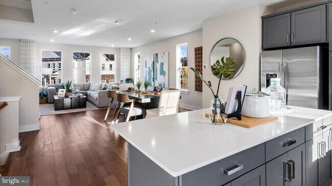 Photo - 215 Red Leaf Ln