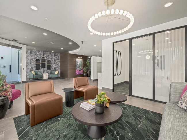 Building Photo - Clinton