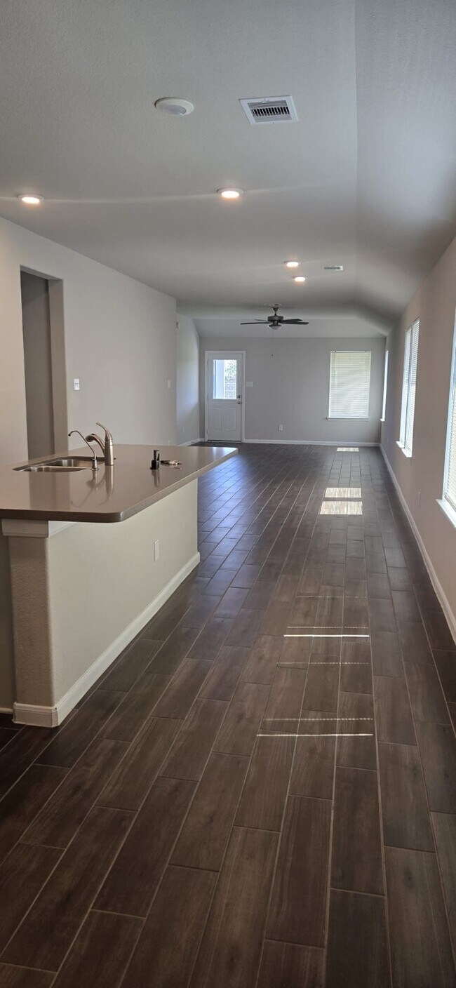 Photo - 25515 Marisun St