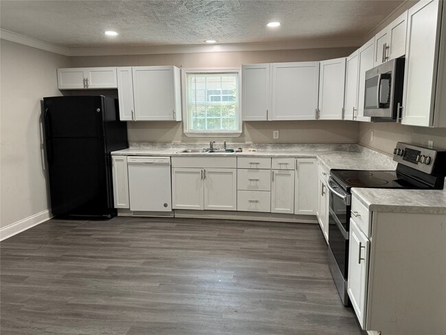 Building Photo - 6426 Mohawk St Rental