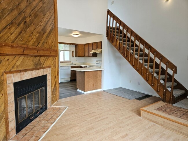 Building Photo - Adorable Loft Style One Bedroom Condo Steps from Buckley AFB