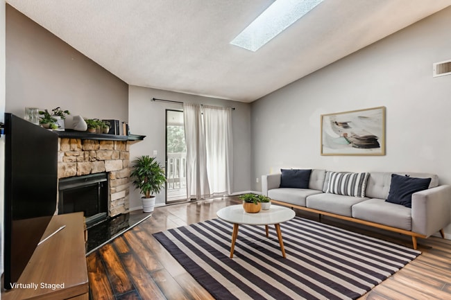 Photo - Stunning 2 Bedroom Near Lowry!!!!