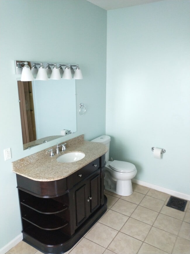 Photo - 426 Wilkinson St Unit 1/F