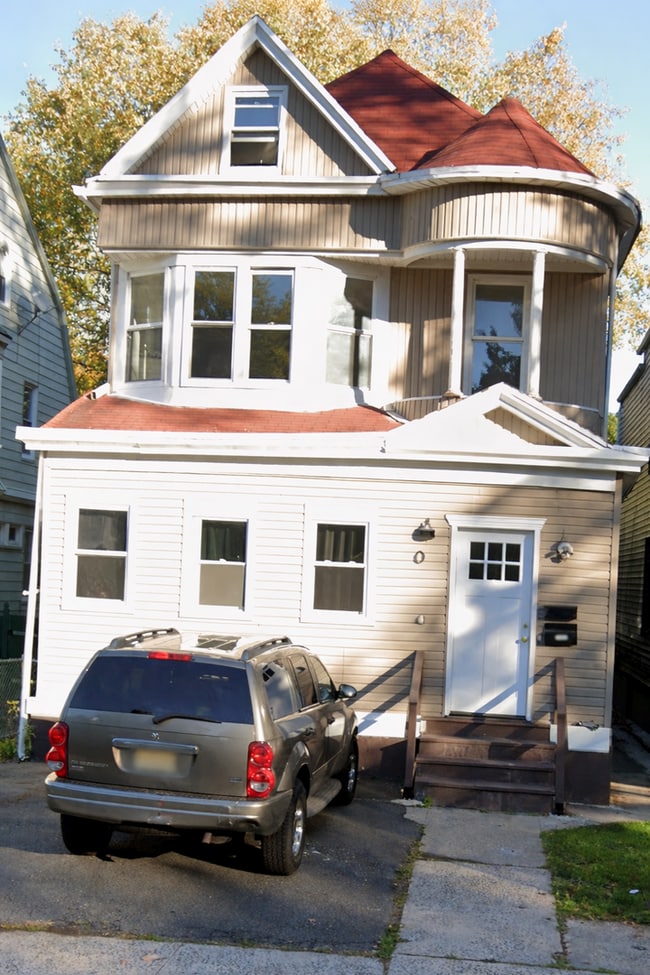 Building Photo - 170 Greenwood Ave Unit 1