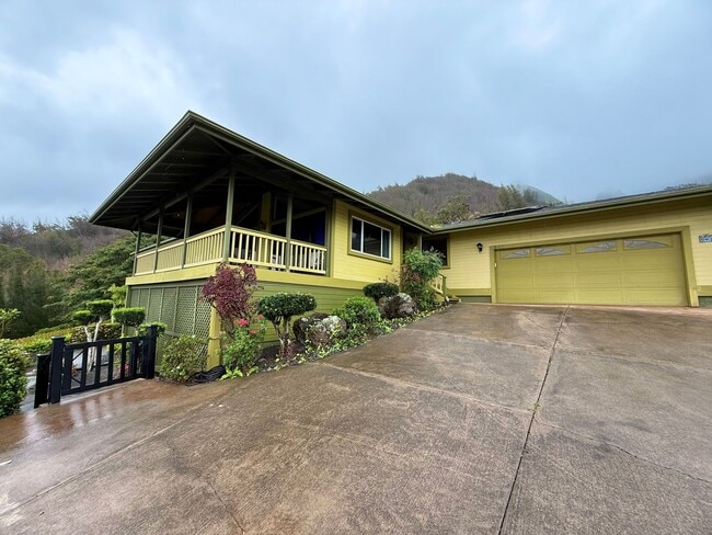 Photo - Beautiful 3 Bedroom / 2.5 Bathroom Home in Wailuku Heights!