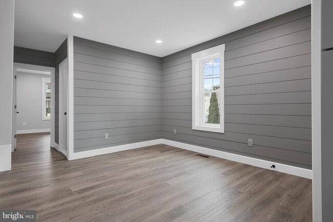 Photo - 211 W Broad St