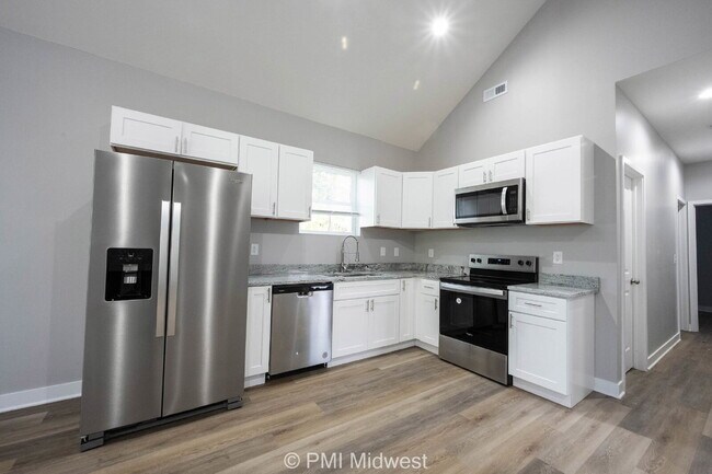 Photo - "Charming 3-Bed, 2-Bath Duplex on North Ta... Apartamento Unidad B