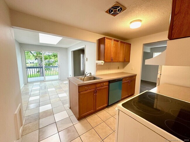 Photo - 9 Cinnamon Spring Unit 9